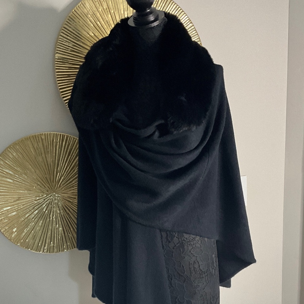 **PRICE DROP** Cozy Faux Fur Collar Wrap**